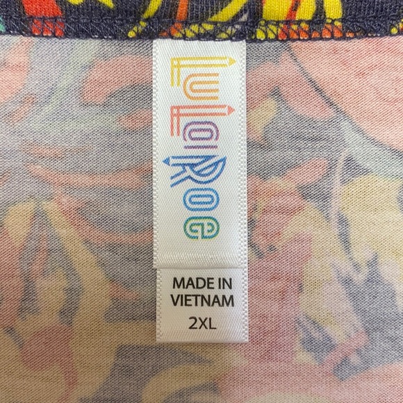 LuLaRoe Classic Tee Shirt Paisley Floral 2XL NWT - Picture 3 of 5